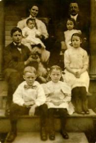 Ph05YostWilliamFamily1909-195.jpg (10242 bytes)