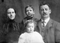 Ph05YostWilliamandfamily1901-195.jpg (8263 bytes)