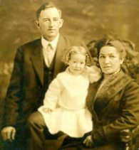 Ph05YostHowardLucyandLottie195.jpg (10109 bytes)